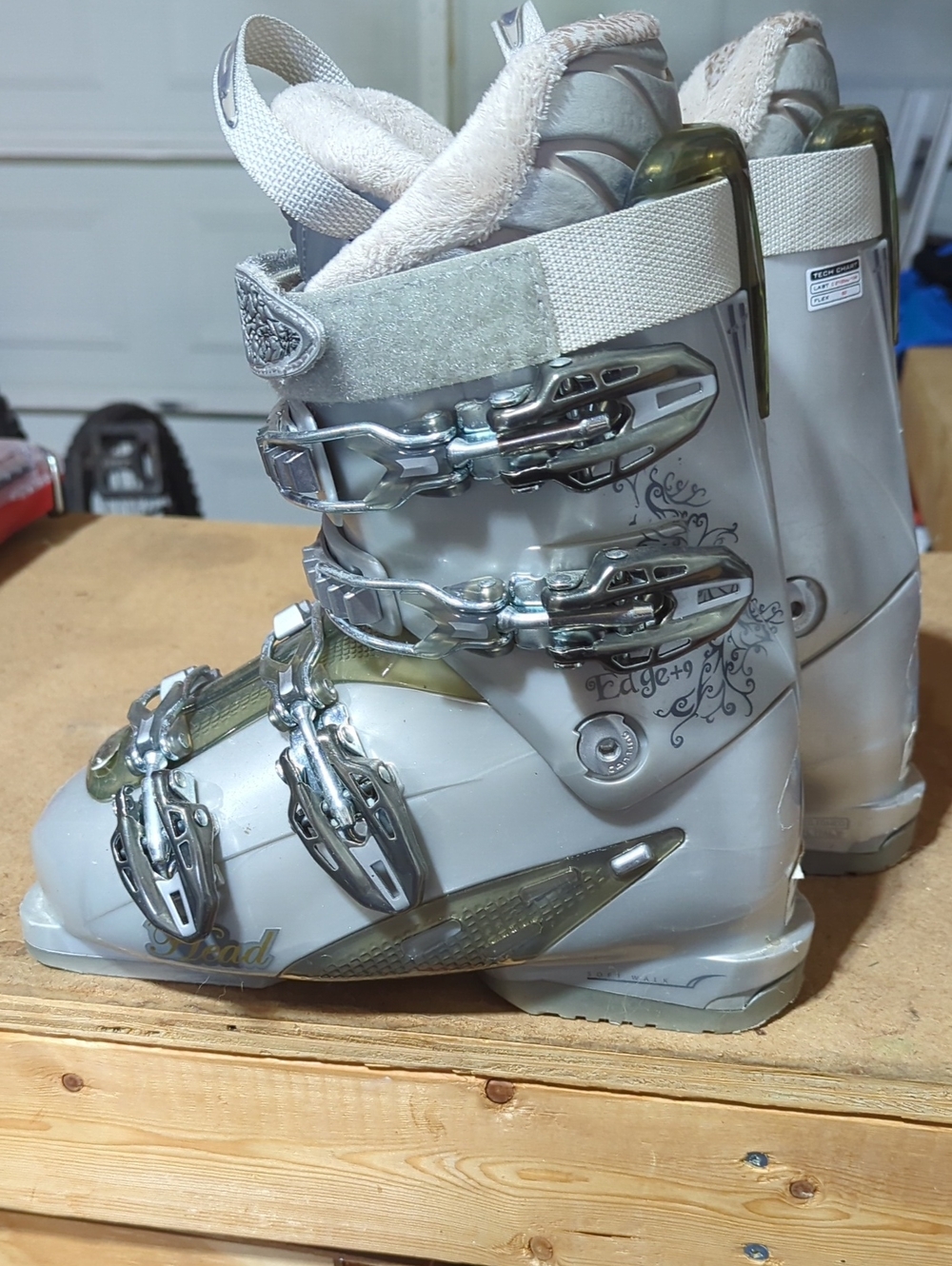 Women's Head Edge Ski Boots - Comfortable Insulated Fit Size 24.5